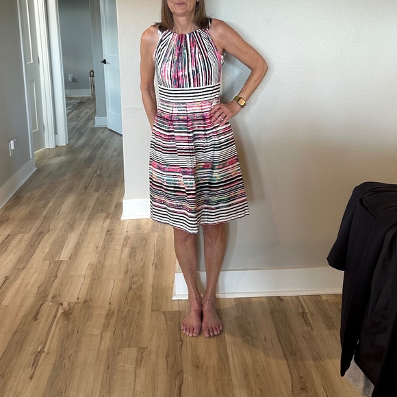 Nine West Summer Dress, Size 8, with Pockets! - Picture 2 of 4